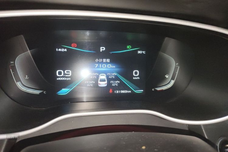 GEELY Emgrand 2019 car image #13