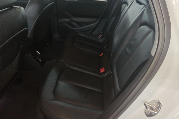 Audi A3 2018 car image #17