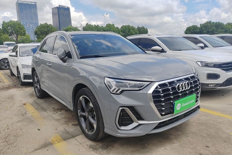 Audi Q3 2020 car image #4