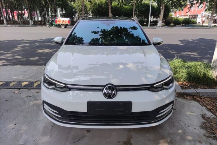 Volkswagen Golf 2023 car image #3