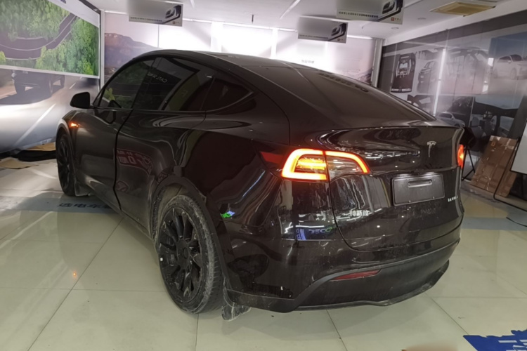 Tesla Model Y 2022 car image #5
