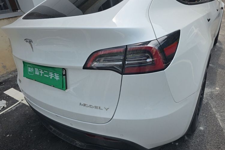 Tesla Model Y 2022 #8 Tesla Model Y 2022 car image #8