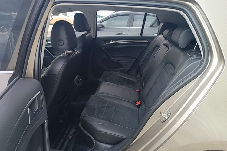 Volkswagen Golf 2018 car image #17