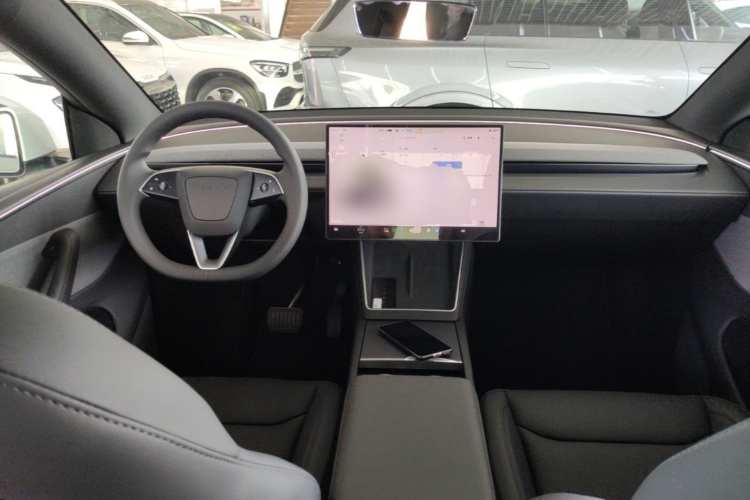 Tesla Model Y 2026 car image #10