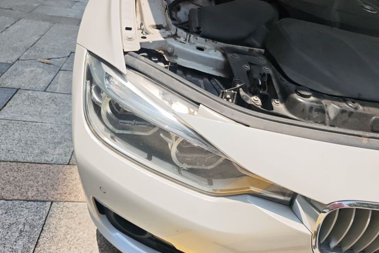 BMW 3 Series 2018 car image #8