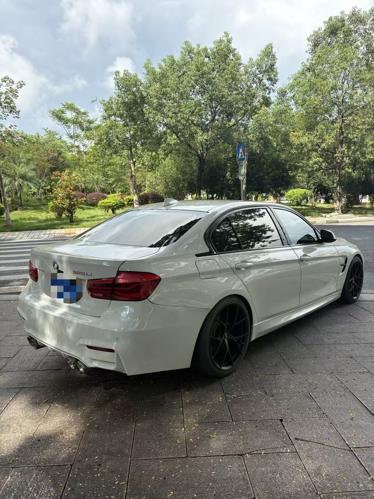 BMW 3 Series 2018 car image #6