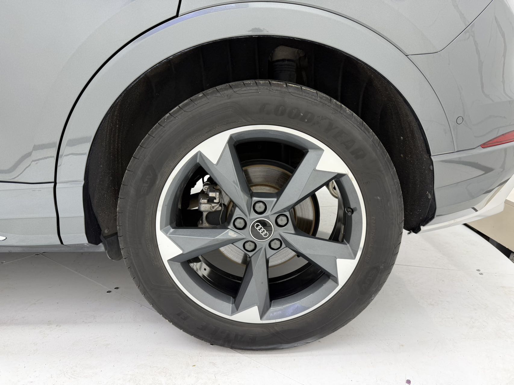 Audi Q3 2022 car image #7