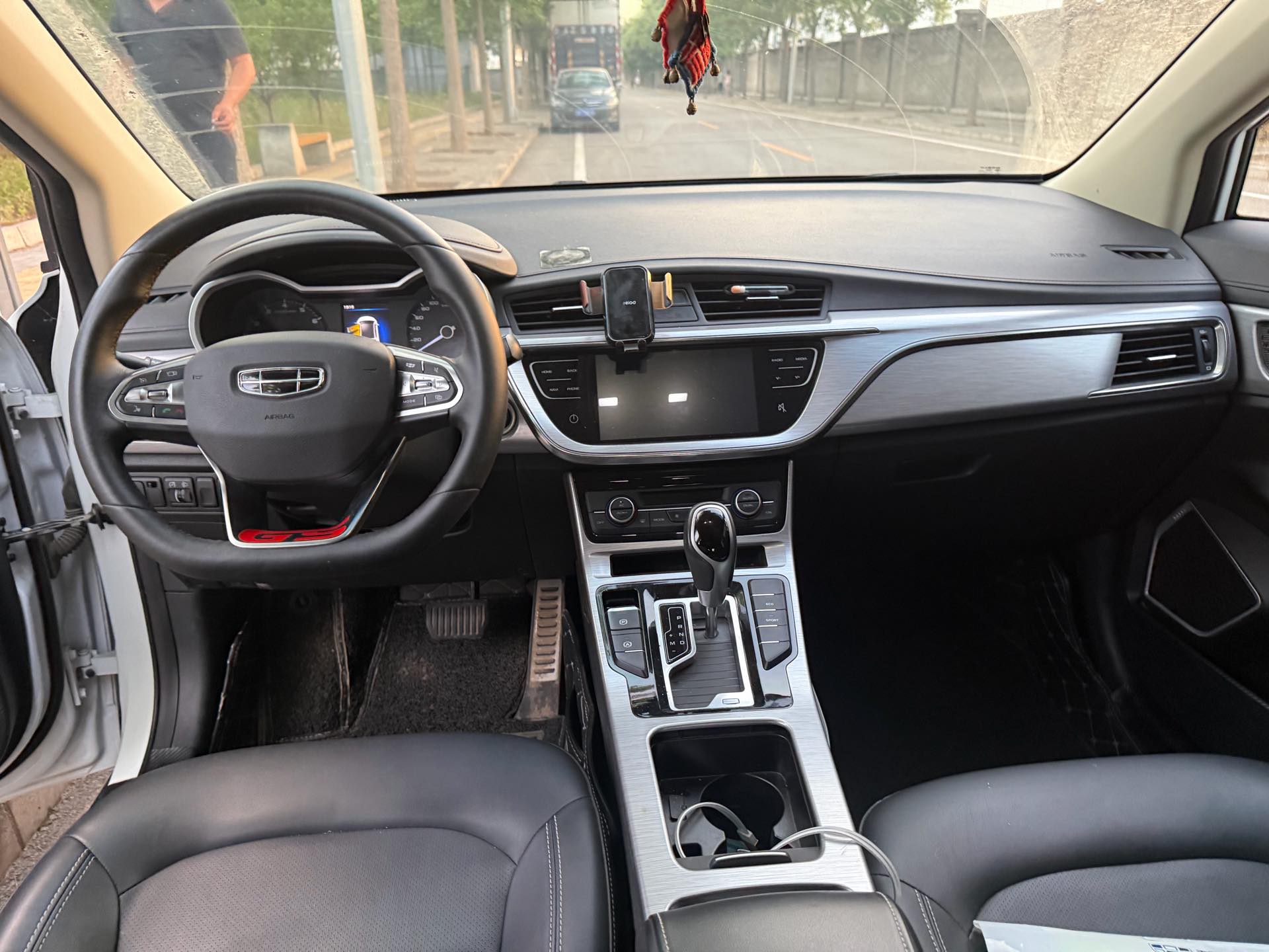 GEELY Emgrand GS 2019 صورة سيارة #5