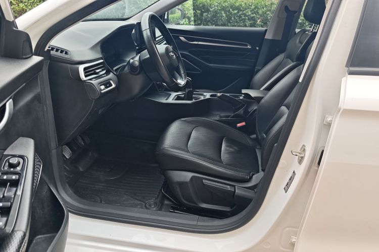 GEELY Emgrand 2022 #12 GEELY Emgrand 2022 car image #12
