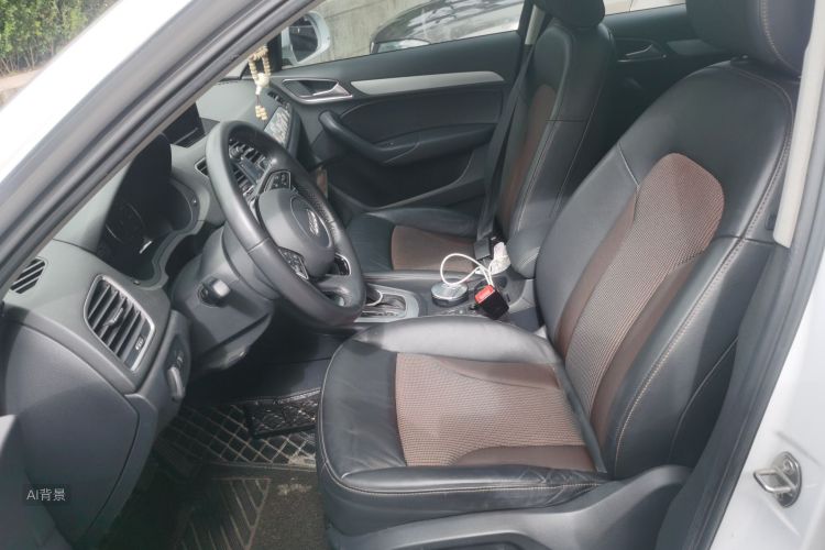 Audi Q3 2019 car image #17