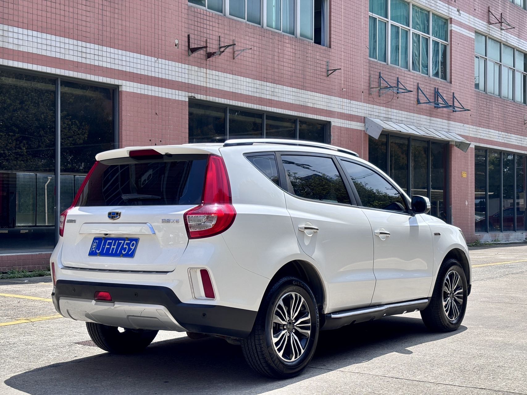 GEELY Vision X6 2017 изображение автомобиля #4