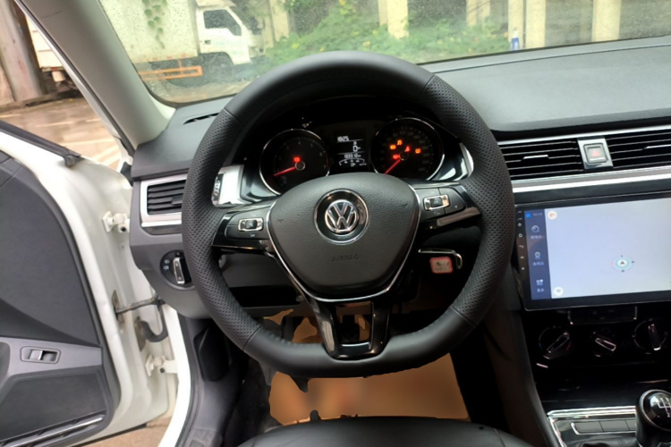 Volkswagen Bora 2017 car image #11