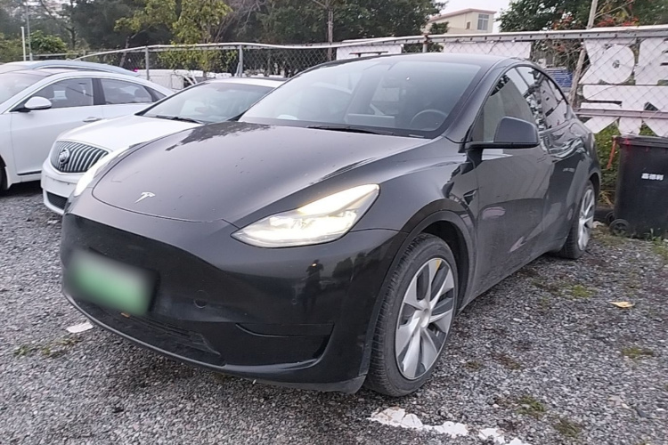 Tesla Model Y 2022 car image #2