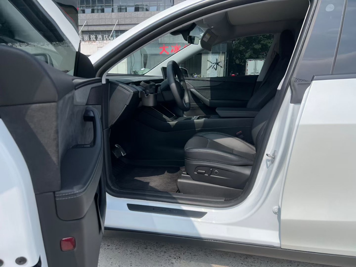 Tesla Model Y 2025 #3 Tesla Model Y 2025 car image #3