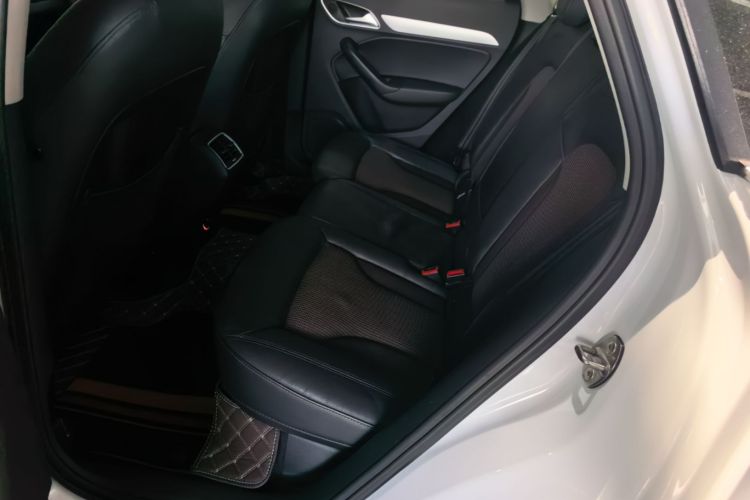 Audi Q3 2019 car image #13