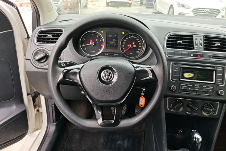 Volkswagen Polo 2015 #11 Volkswagen Polo 2015 car image #11