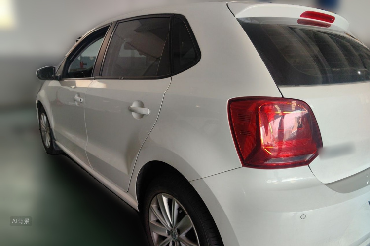 Volkswagen Polo 2015 car image #5