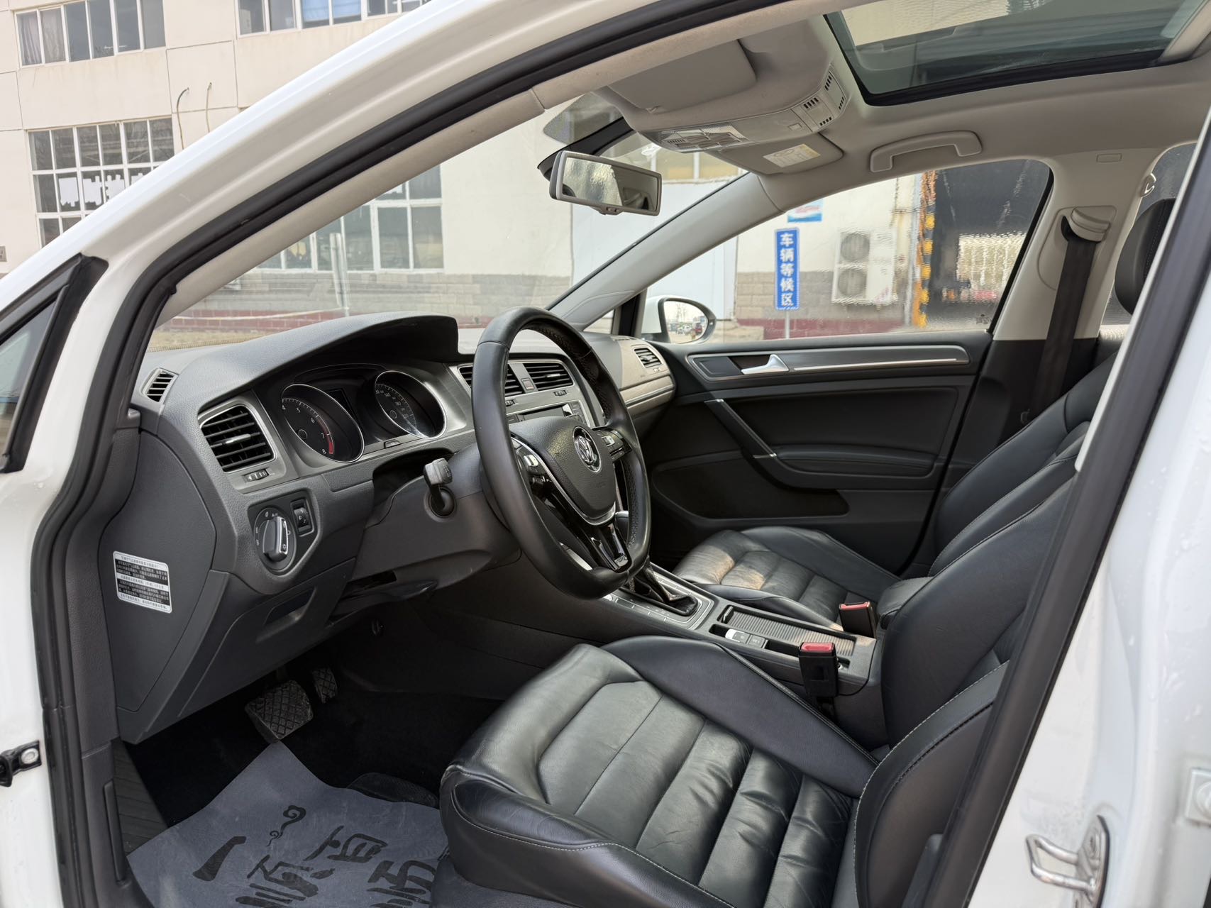Volkswagen Golf 2015 car image #5