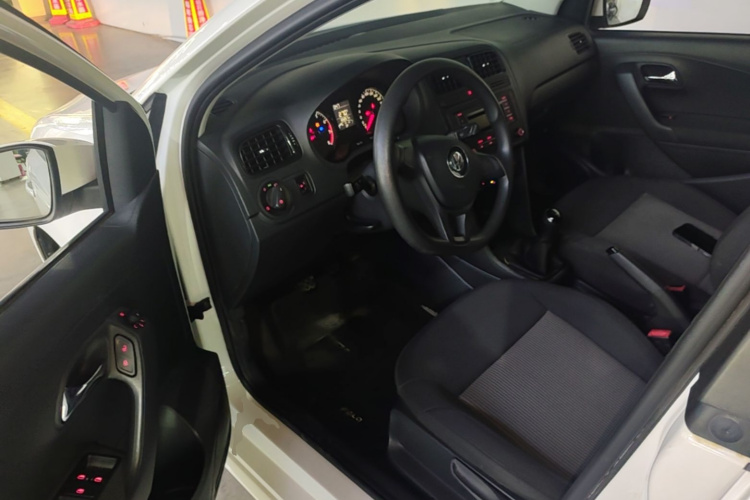 Volkswagen Polo 2017 car image #16