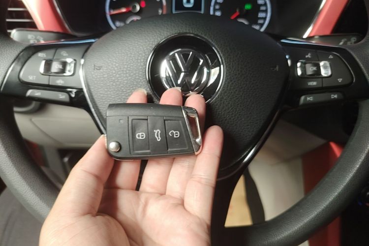Volkswagen T-Cross 2020 car image #9