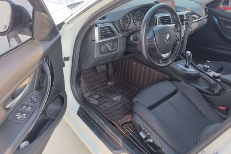 BMW 3 Series 2017 car image #16