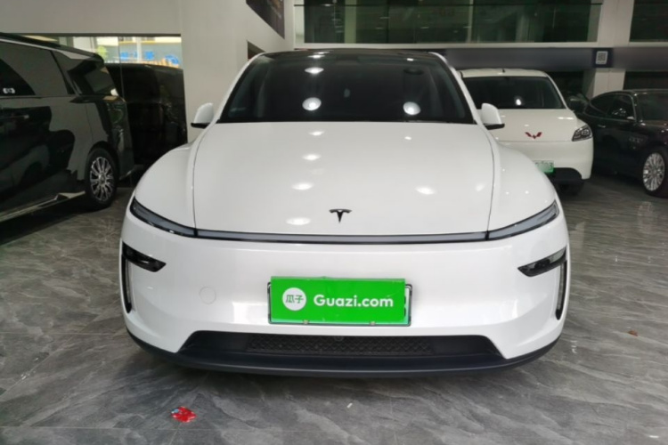 Tesla Model Y 2025 #3 Tesla Model Y 2025 car image #3