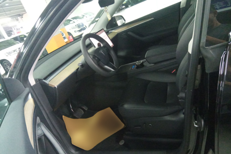 Tesla Model Y 2023 #15 Tesla Model Y 2023 car image #15