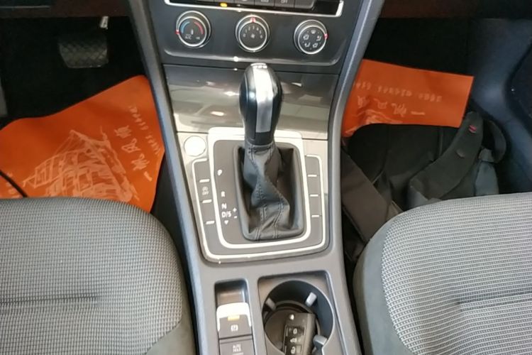 Volkswagen Golf 2020 car image #14