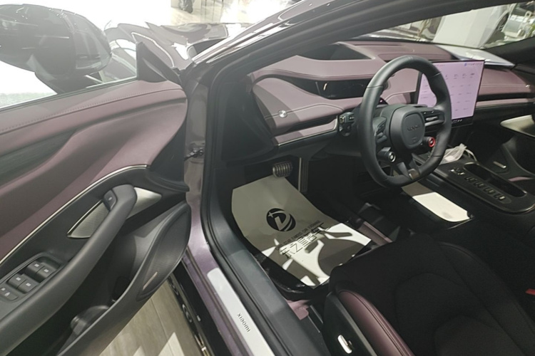 MI SU7 2025 car image #16