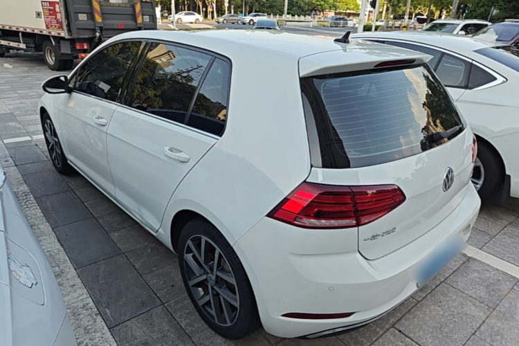 Volkswagen Golf 2020 car image #5
