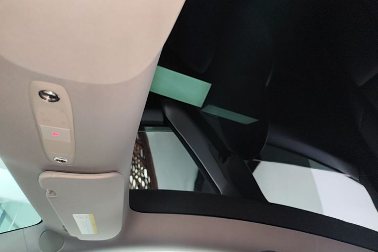 Tesla Model Y 2024 car image #18