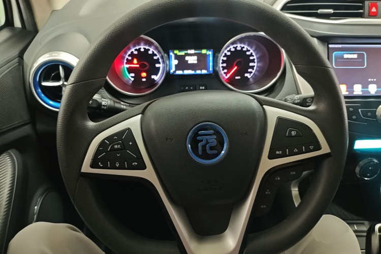 BYD Yuan New Energy 2019 #11 BYD Yuan New Energy 2019 imagen de coche #11