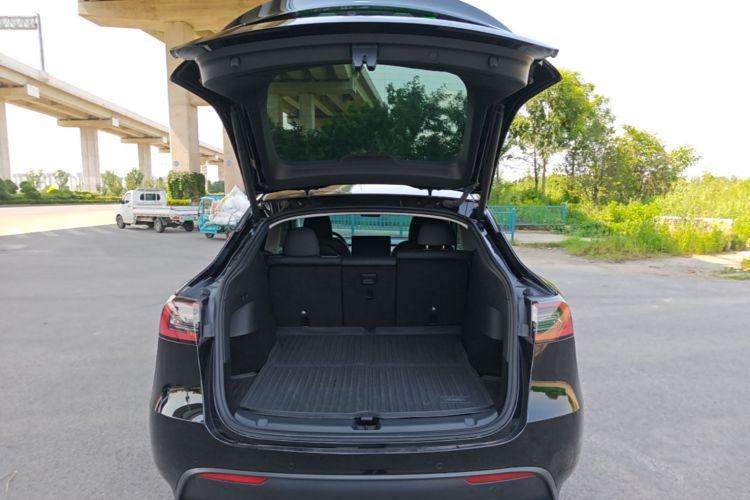 Tesla Model Y 2023 immagine di auto #21