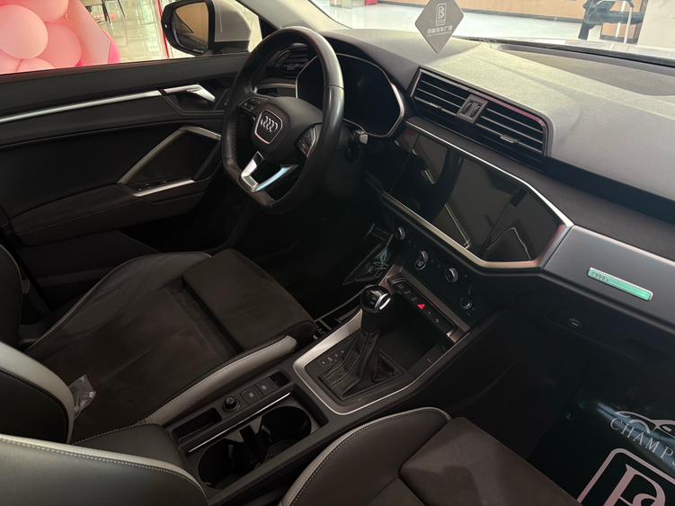 Audi Q3 2022 car image #7