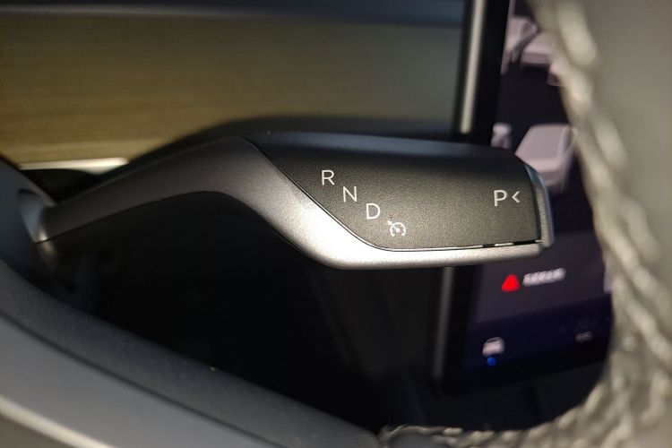 Tesla Model Y 2023 #14 Tesla Model Y 2023 car image #14