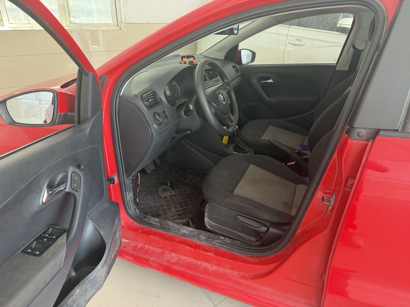 Volkswagen Polo 2017 car image #2