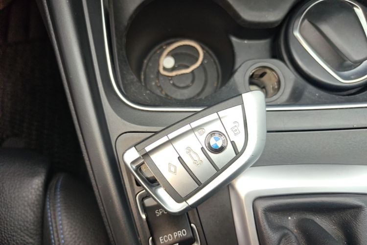 BMW 3 Series 2018 car image #14