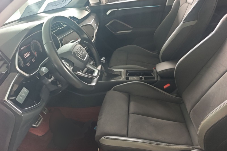Audi Q3 2022 car image #17
