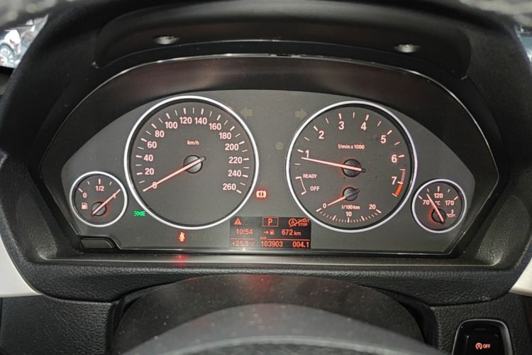 BMW 3 Series 2015 car image #16