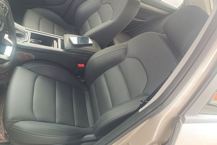 GEELY Emgrand 2019 #19 GEELY Emgrand 2019 car image #19