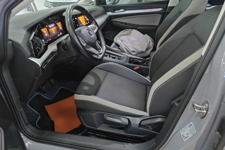 Volkswagen Golf 2021 car image #15
