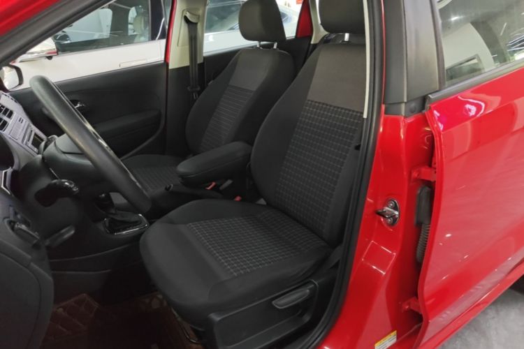 Volkswagen Polo 2015 car image #15
