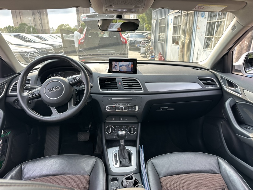 Audi Q3 2018 car image #7