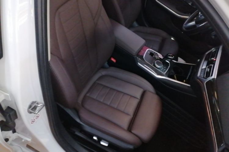 BMW 3 Series 2020 car image #24