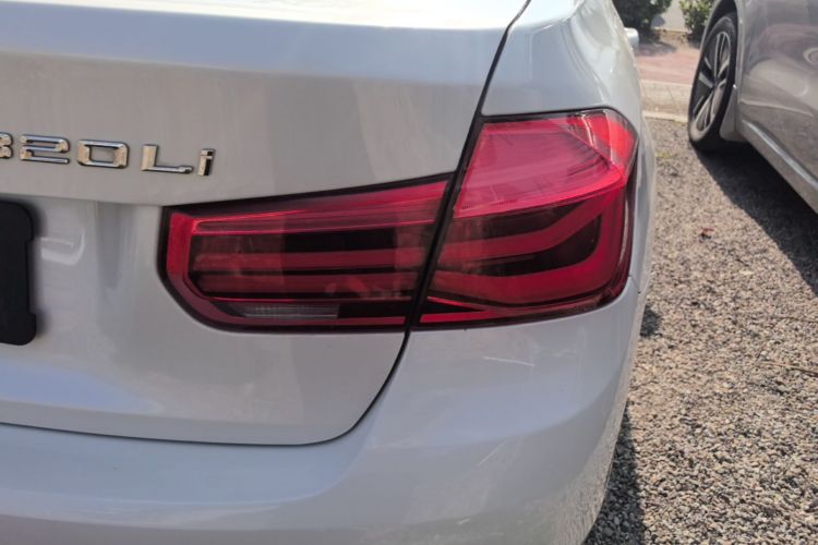 BMW 3 Series 2017 #8 BMW 3 Series 2017 car image #8