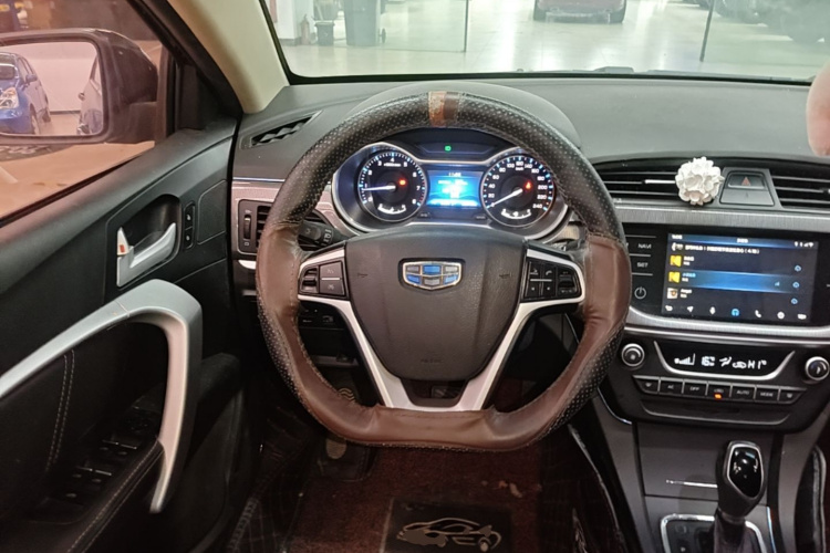 GEELY Emgrand 2017 car image #12