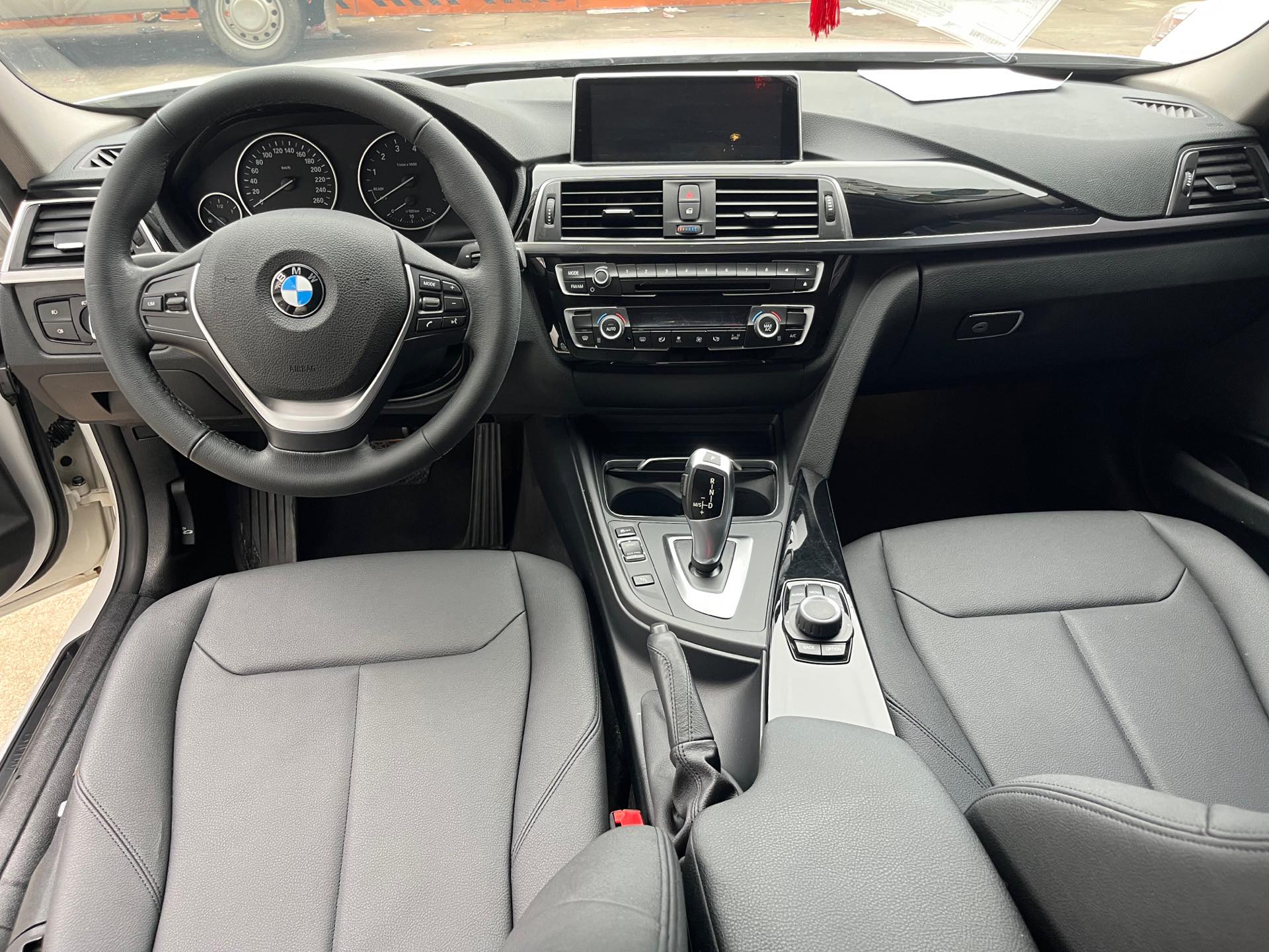 BMW 3 Series 2017 #8 BMW 3 Series 2017 car image #8