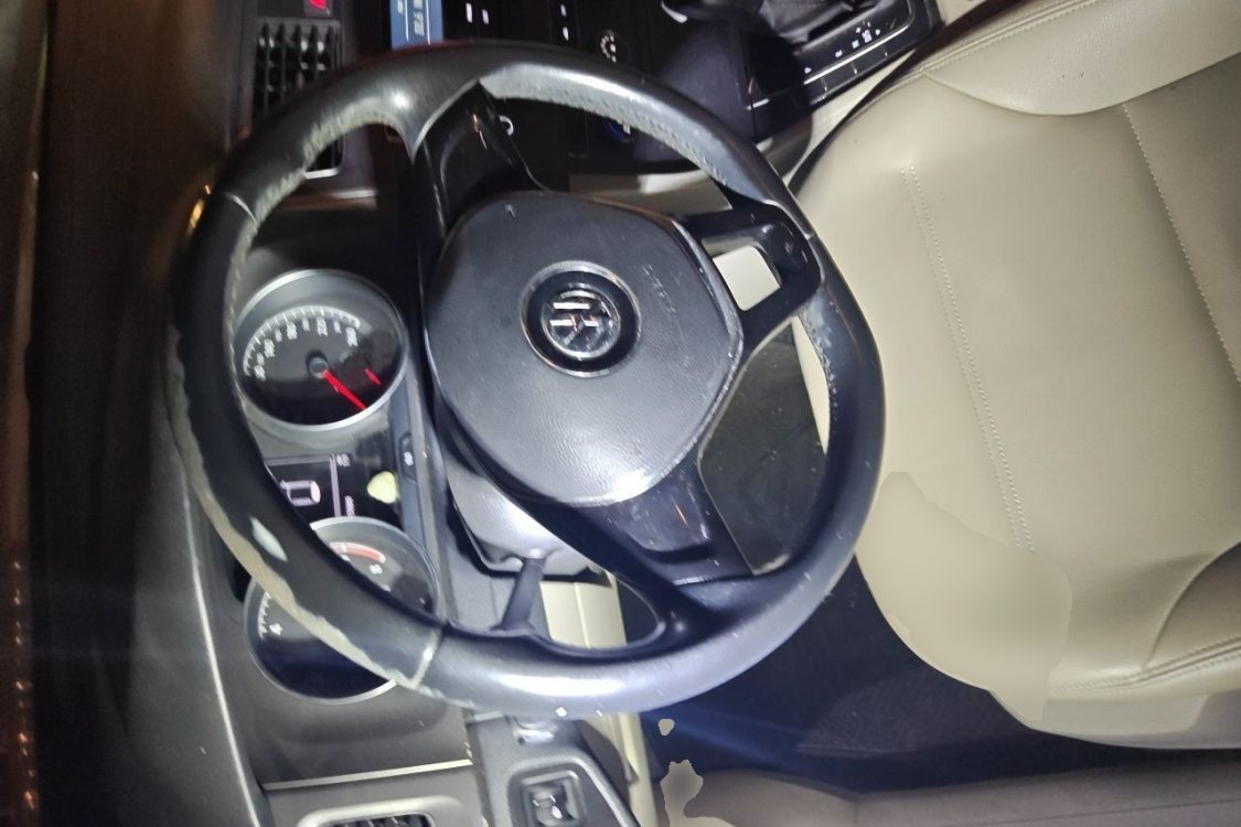 Volkswagen Golf 2014 car image #22