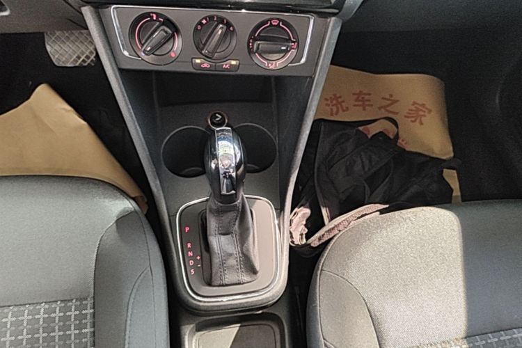 Volkswagen Polo 2016 car image #14