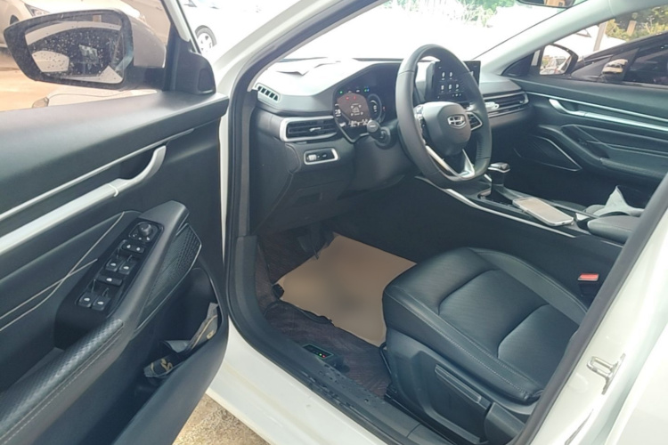 GEELY Emgrand 2022 car image #16